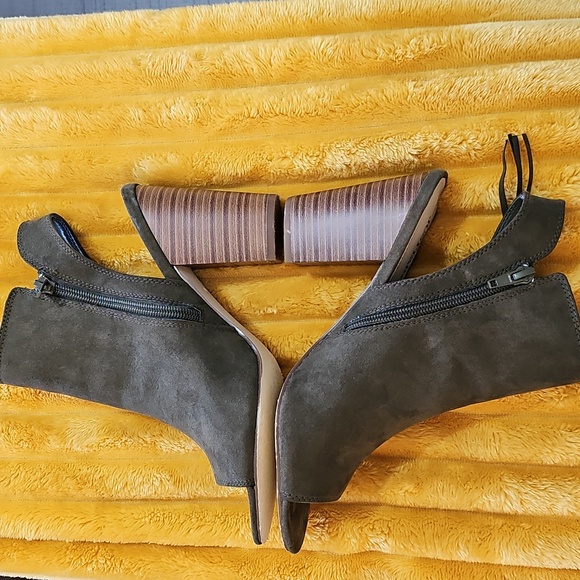 Peep Toe Shoes - Picture 4 of 15